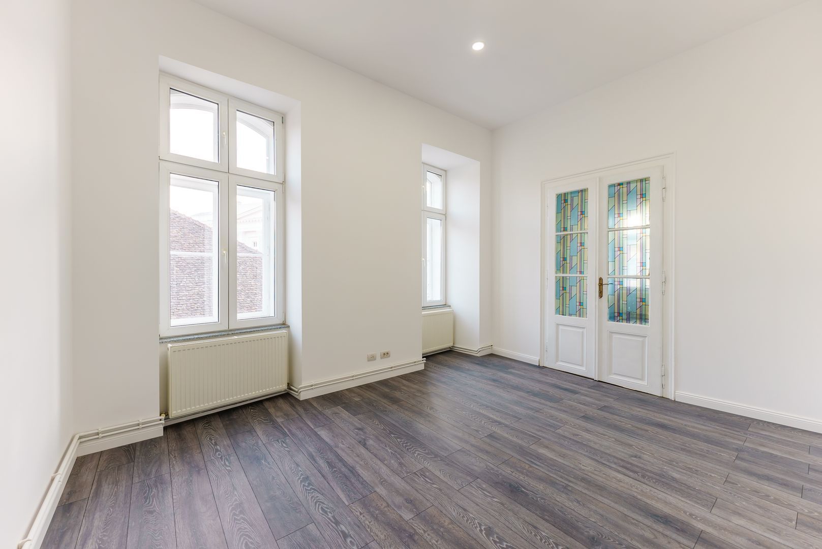 Apartament ultracentral cu 9 camere Arad - Poză 2