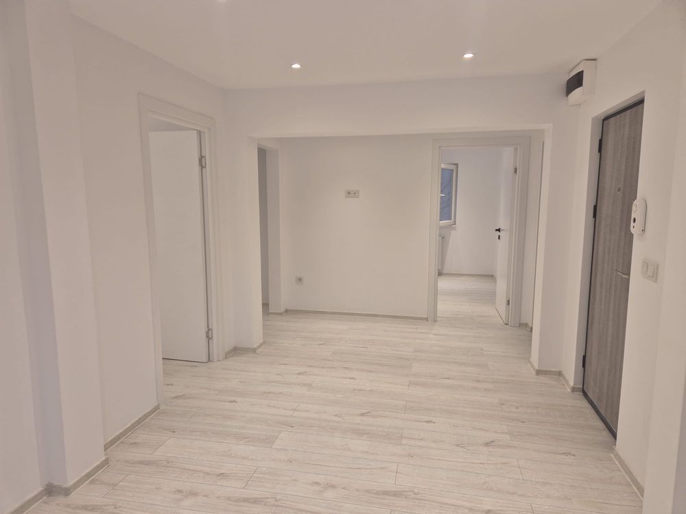 BRASADAS vinde ap 4 cam etaj 3/4 in Micro 16. - Poză 2