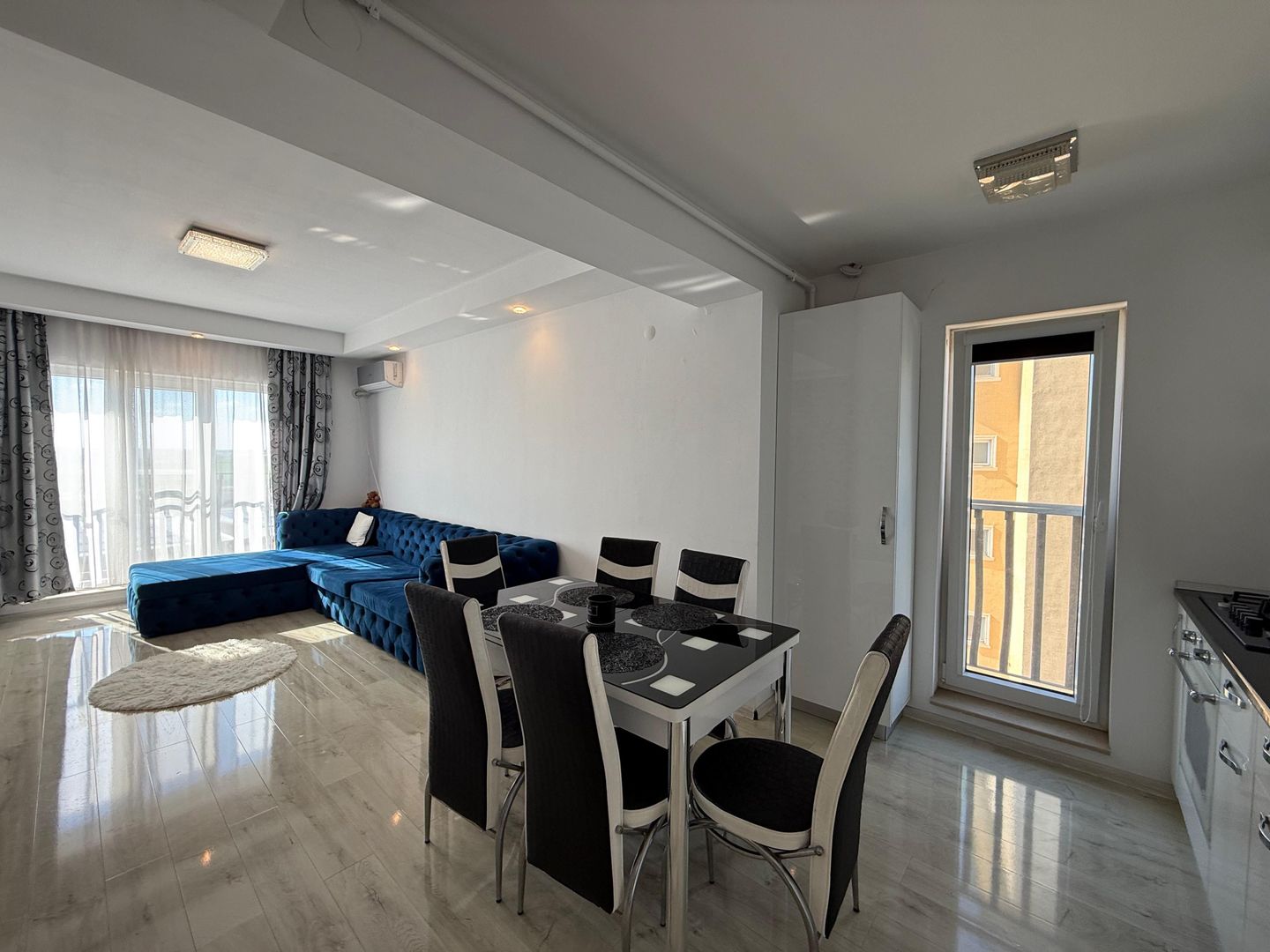COSMOPOLIS - Apartament cu 2 camere, mobilat si utilat. - Poză 3