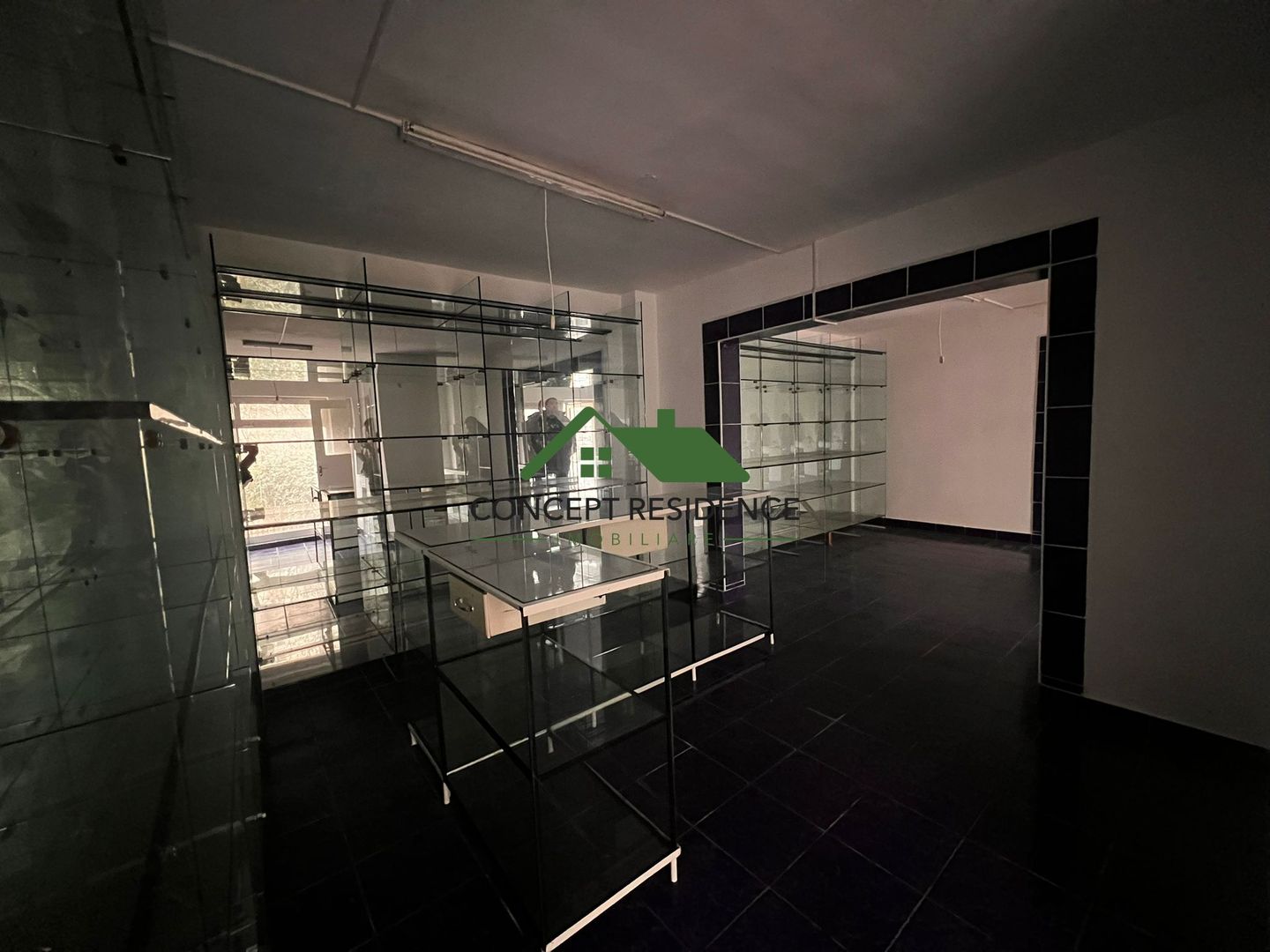 Spațiu comercial 50 mp, parter, B-dul Decebal – zonă stradală - Poză 3
