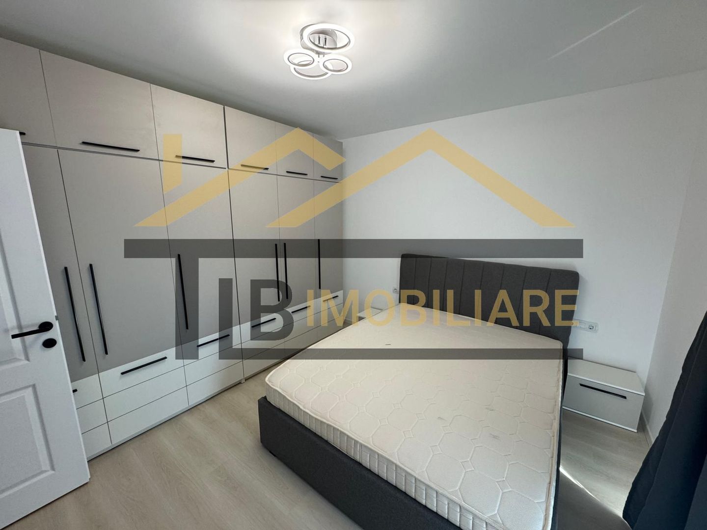 Apartament de 2 camere, 70mp, parcare, Zona Centrala - Poză 2