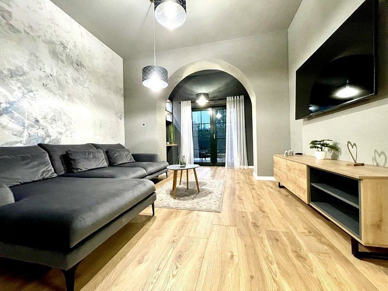 Elegant, finisaje premium, locație deosebita - 3 camere  în Bălcescu - Poză 1