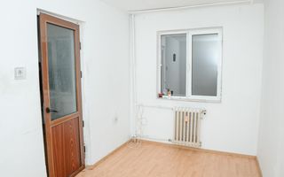 Vânzare Apartament 3 camere Petrisor - Poză 1