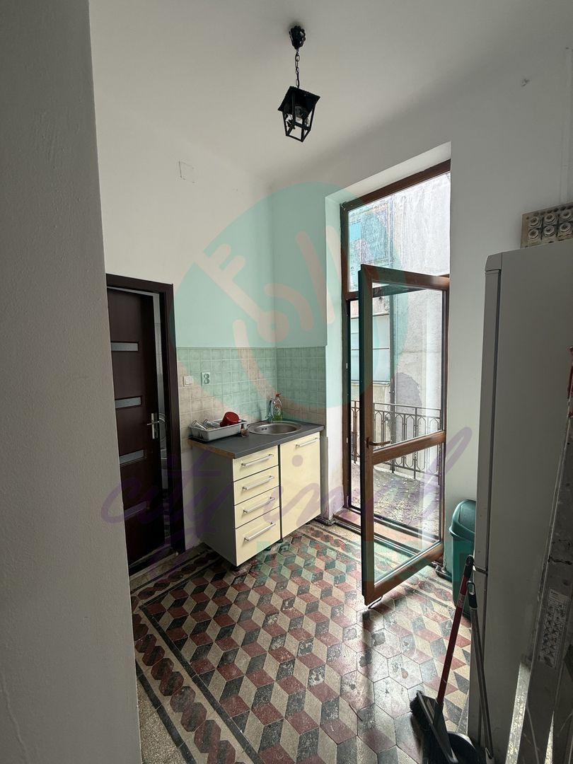 Eleganta, stil si mult potential intr-un apartament interbelic de 3 camere - Poză 10