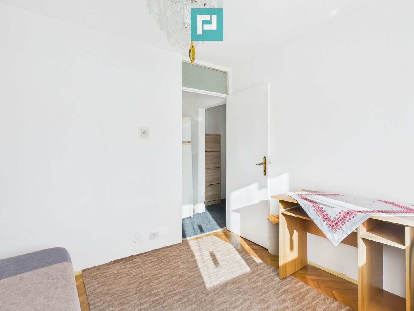 Apartament decomandat cu patru camere de inchiriat - Poză 12