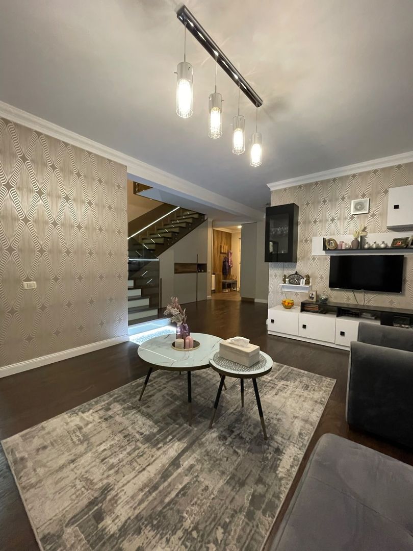 Casa Hidiselu de Jos mobilata utilata - Poză 1