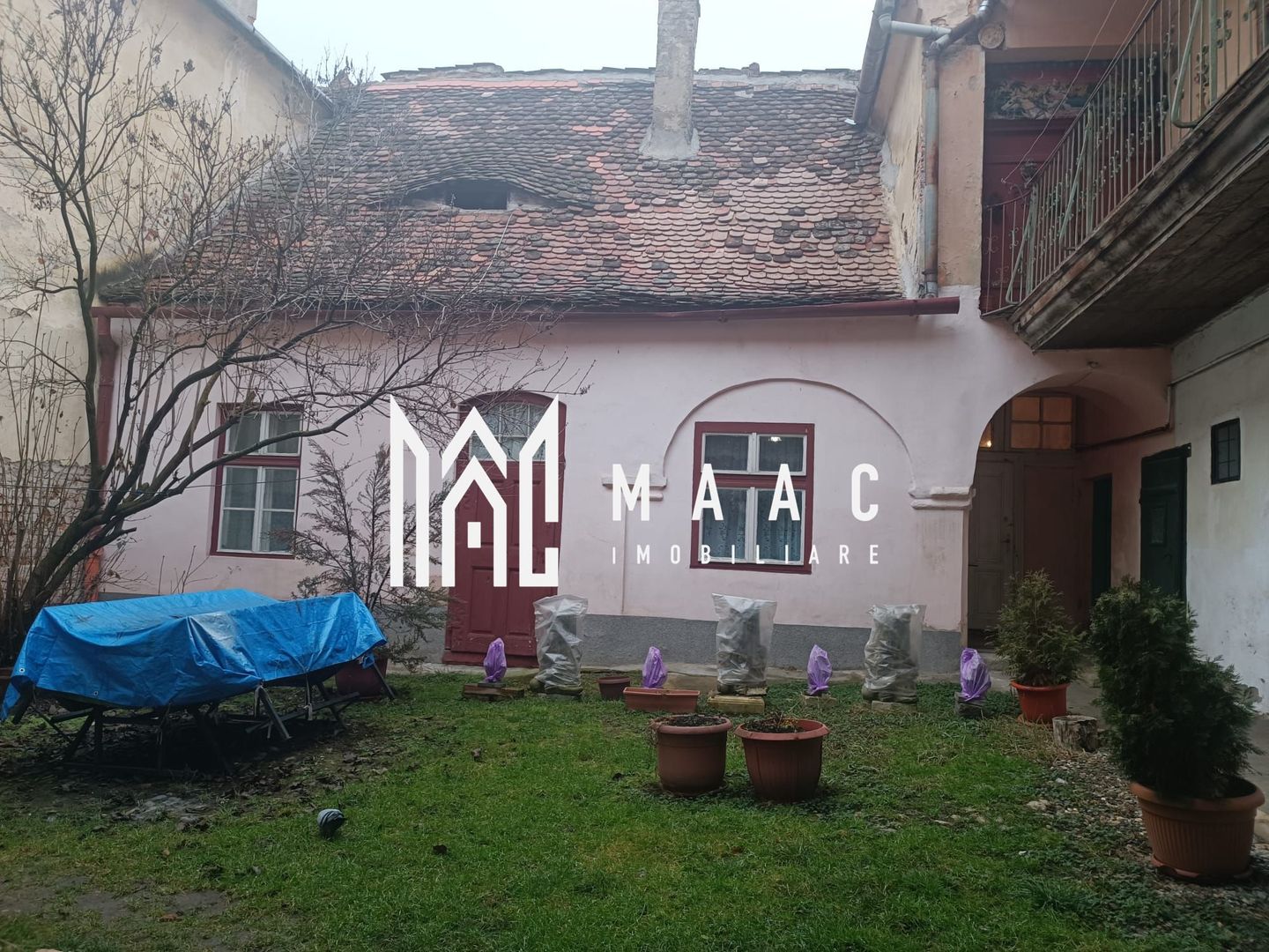 Casa | 40 MPU | Curte comuna | Zona Centrala - Poză 1