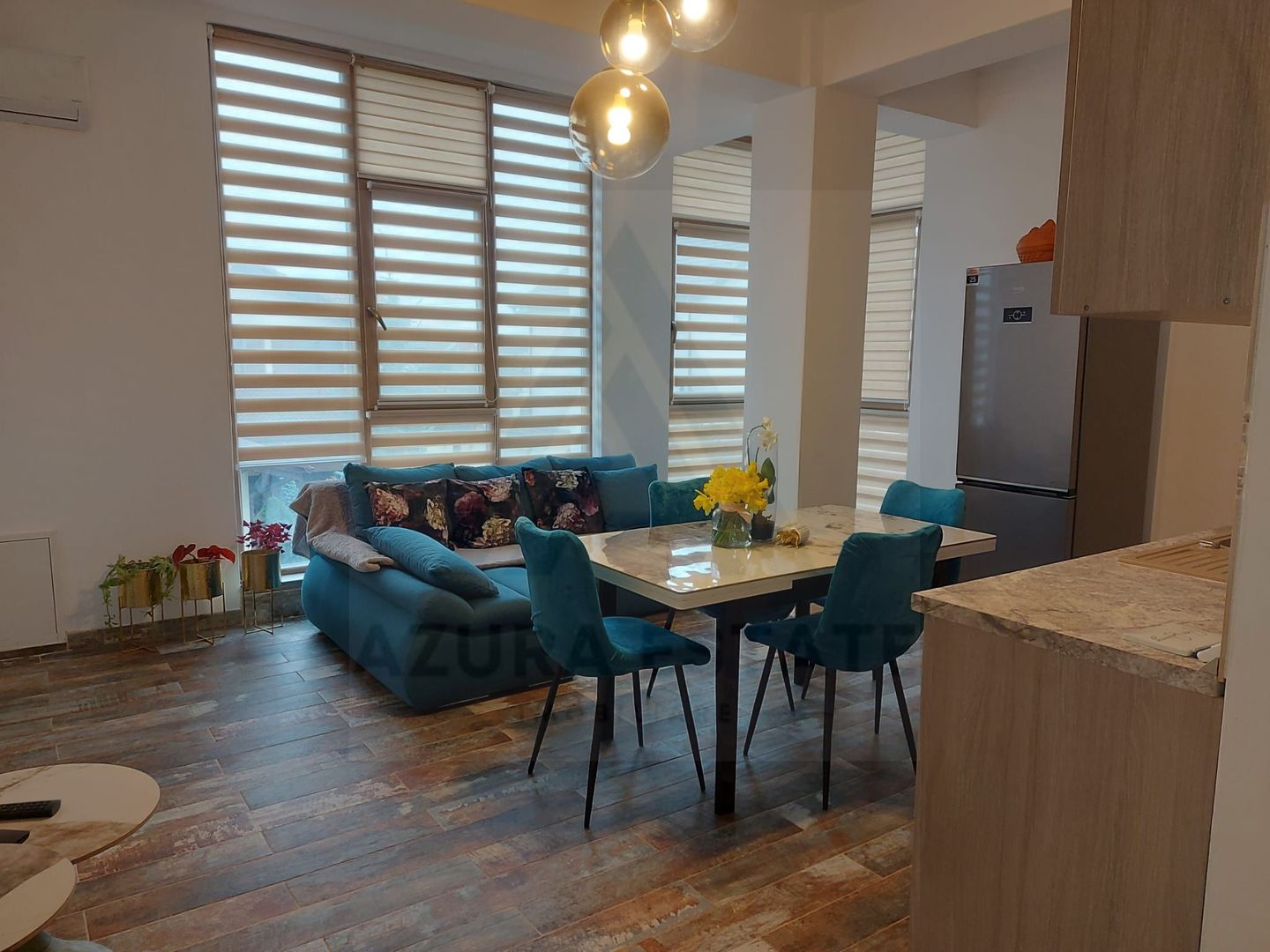 Apartament modern 3 camere 70 mp utili parcare privata zona Selimbar - Poză 3