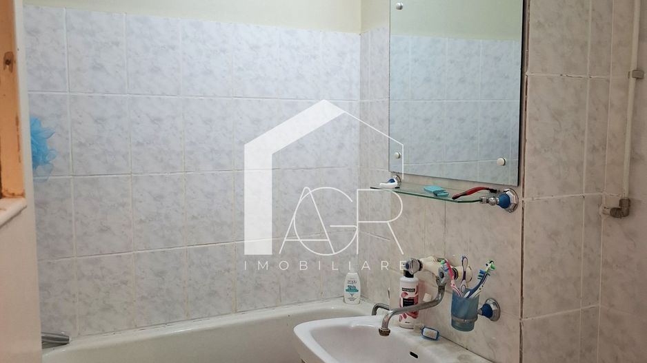 Apartament cu 4 camere, zona Nord - Poză 11