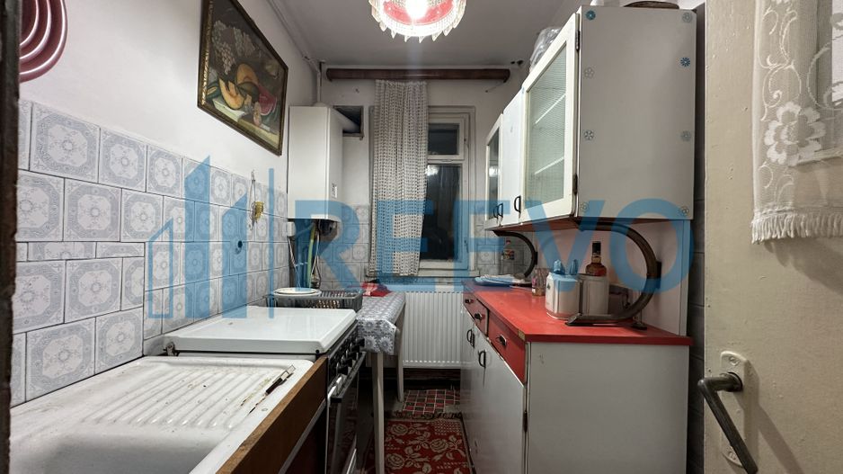 Apartament cu 3 camere de vânzare, în Buhuși - Poză 3