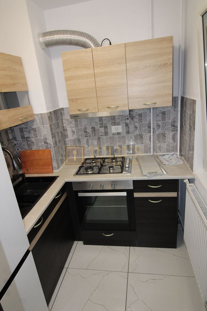 la 3-5 minute de Spitalul Judetean, Complex, centrala proprie, renovat recent - Poză 5