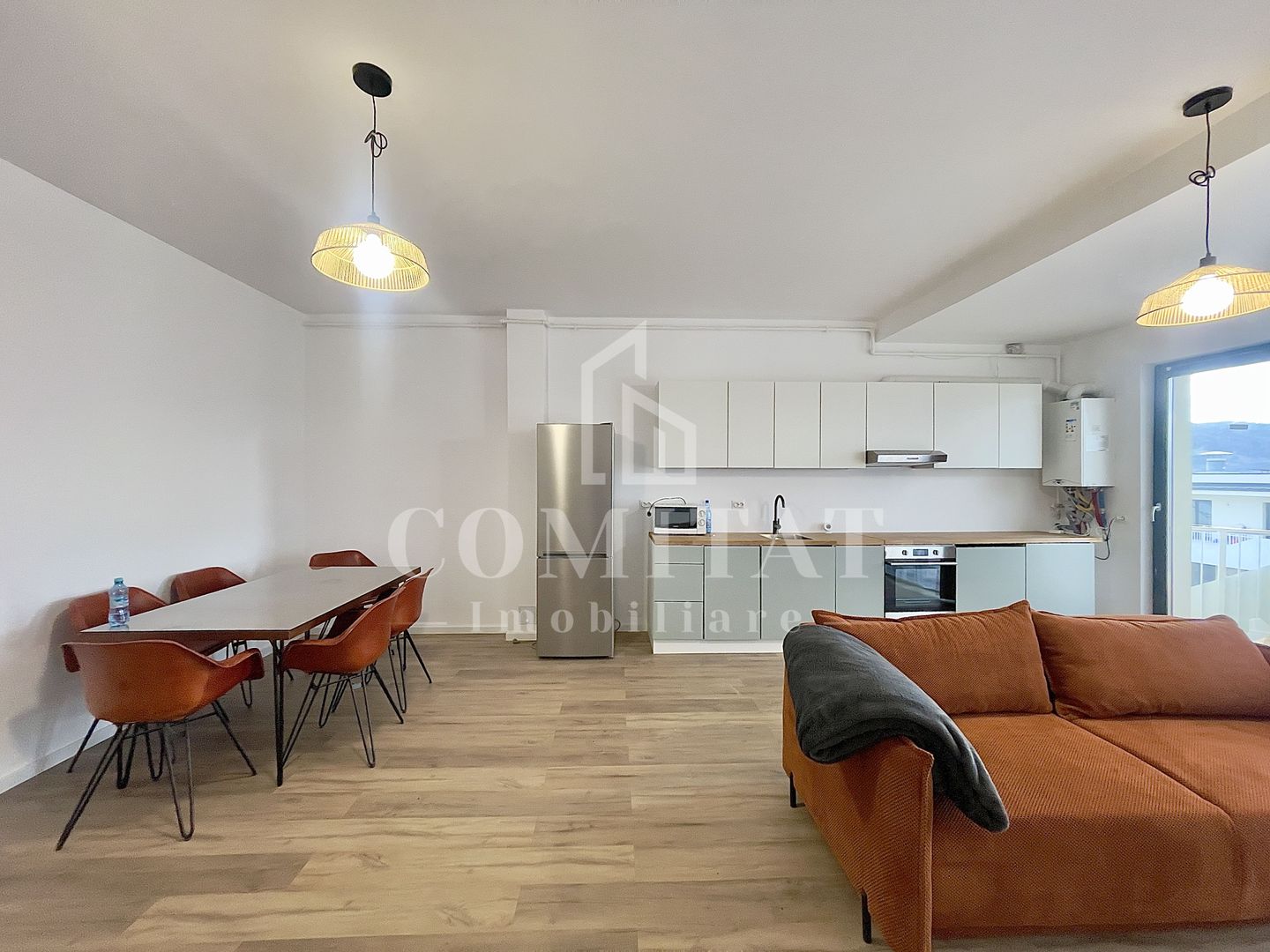 Nou în piață apartament mobilat și modern zona străzii Eroilor - Poză 1