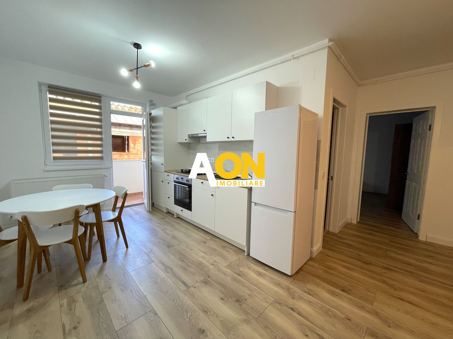 Apartament Modern cu 3 Camere, Bloc Nou, Zona Centru - Poză 1