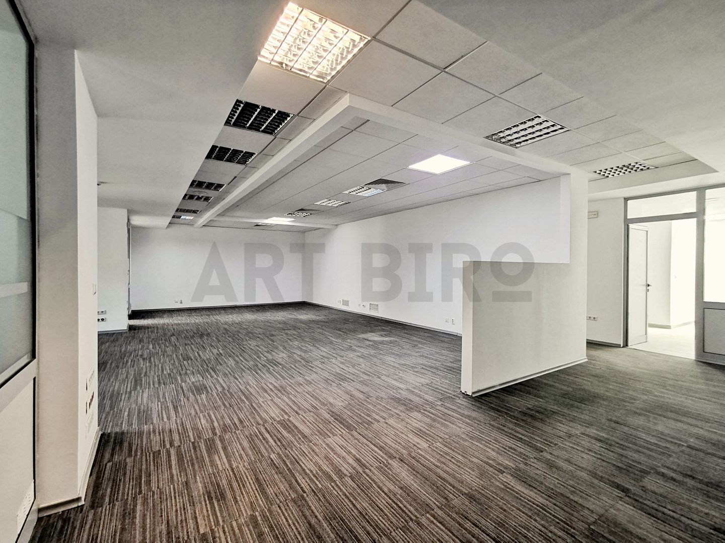 Zero comision, 260-682mp birou mobilat, move-in ready, Romana, 6' metrou - Poză 3
