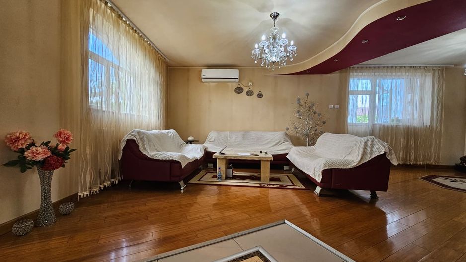 De vanzare-Vila spatioasa cu gradina si foisor-oaza de liniste - Poză 14