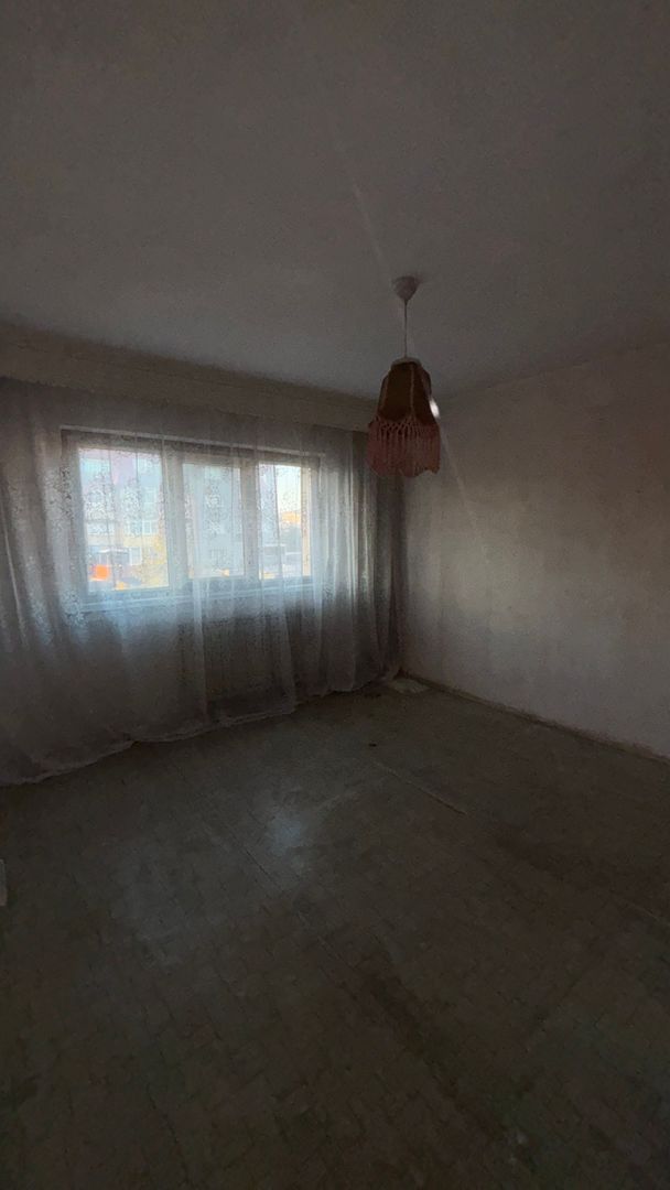Apartament 3 camere de renovat la etaj 2 in Alba Iulia de Vânzare - Poză 2