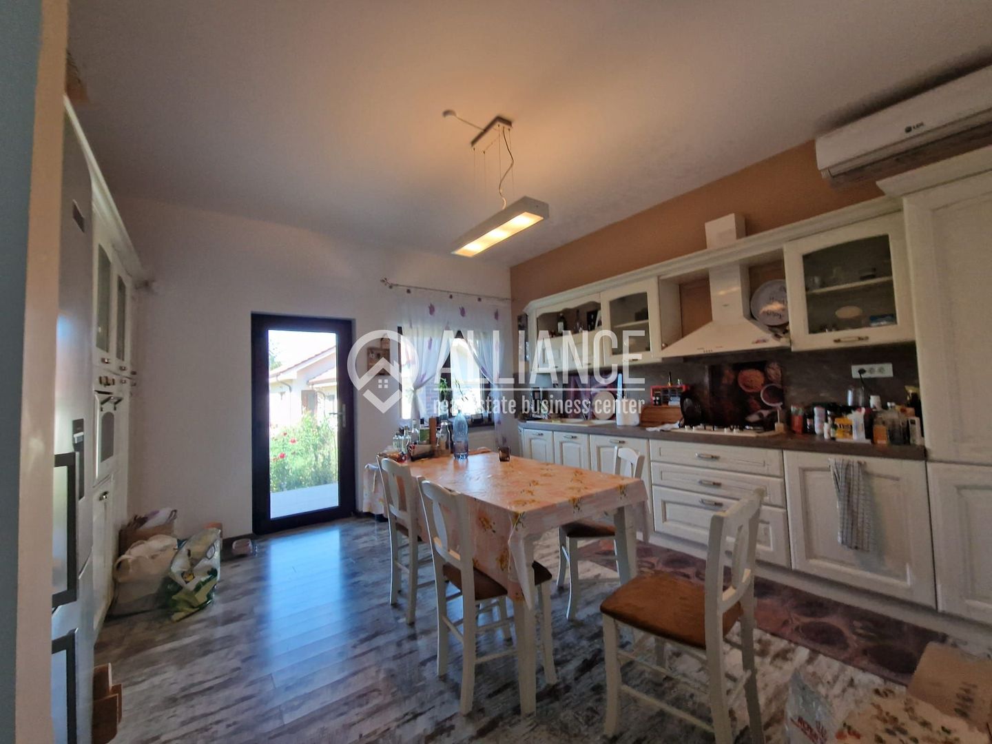 Oază de Rafinament și Confort: Vilă de Lux în Cumpăna ( cod 12 ) - Poză 8