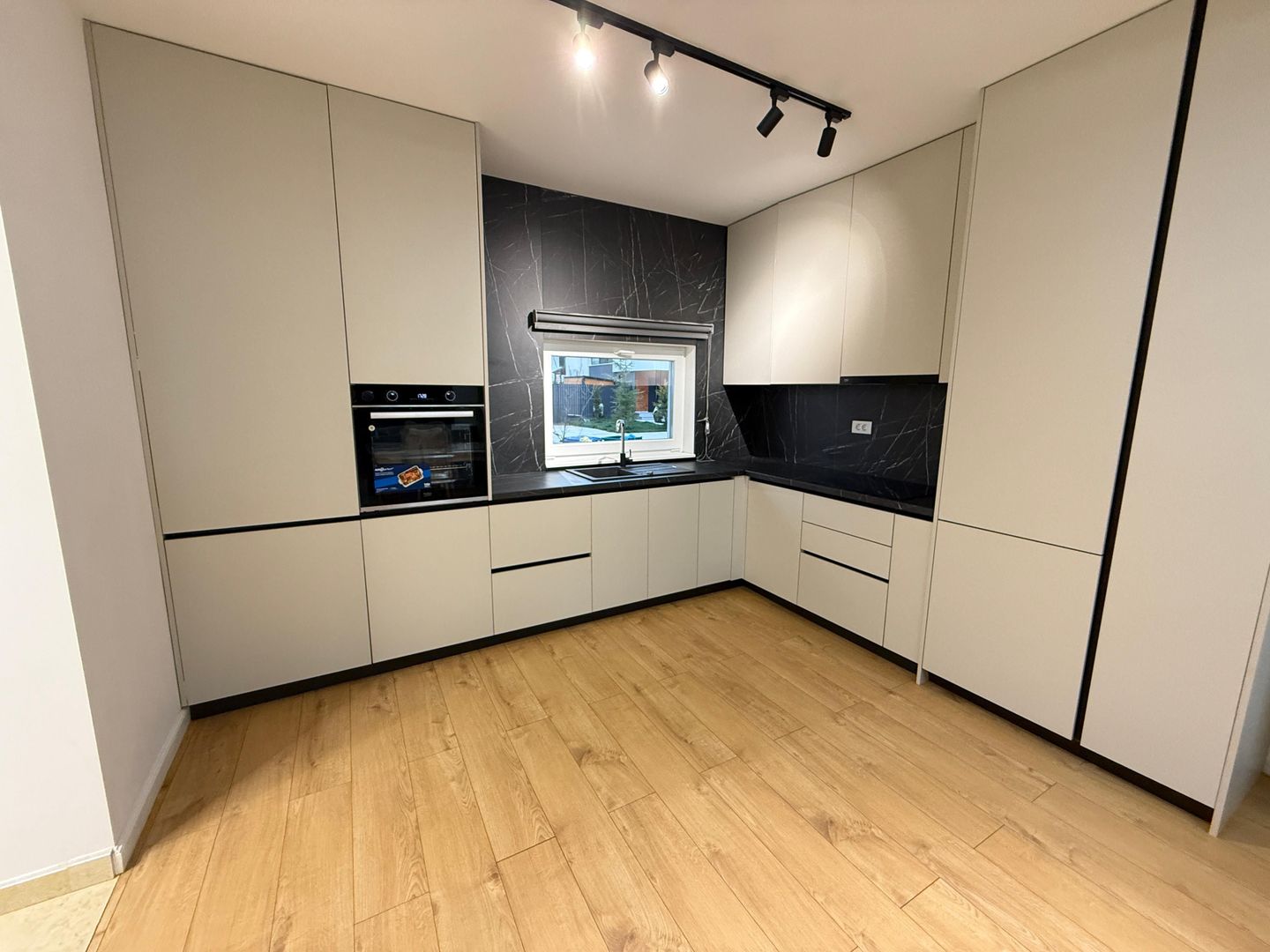 Vila Indivduala Aerocity Tunari - Poză 4