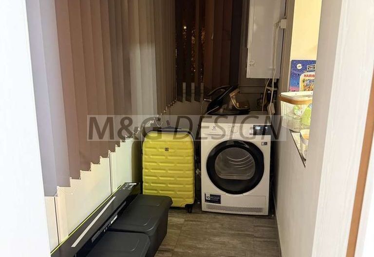 Etaj 2 , 3 camere decomandat Soarelui - Poză 3