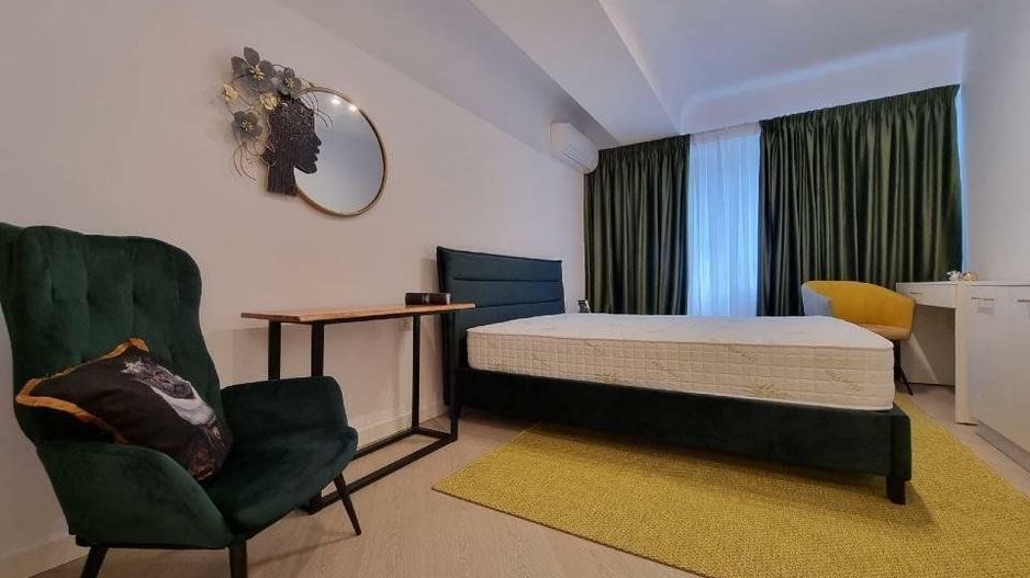 Cortina North, Particular - Poză 1