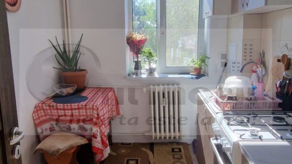 Apartament cu 3 camere si balcon - zona Podu Ros - 450€ - Poză 4