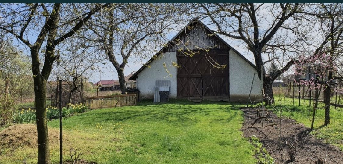 Vand casa in Com.Petresti, ultracentral, 42 ari teren - Poză 2