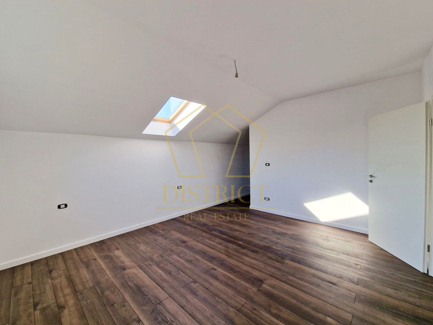 Duplex superb cu 4 camere si dressing | Mosnita Veche | Lidl - Poză 7