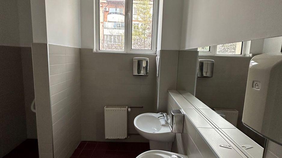 Spatiu de birouri la artera - Poză 8