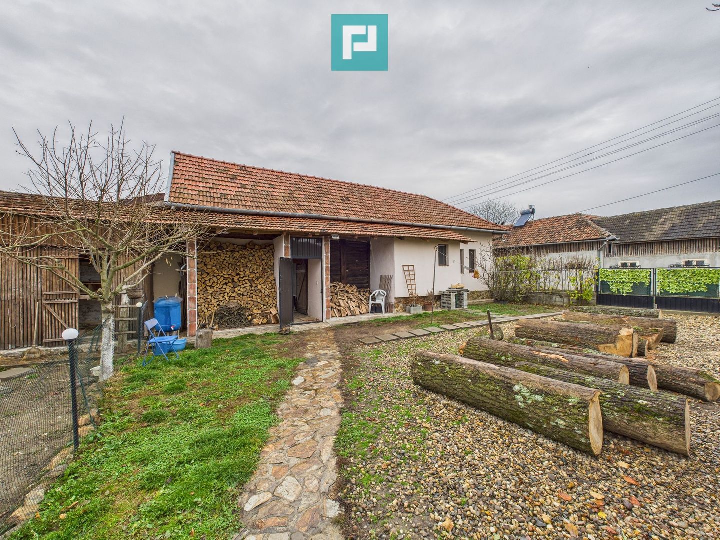 Casă renovată în localitatea Comănești, Arad - Poză 24