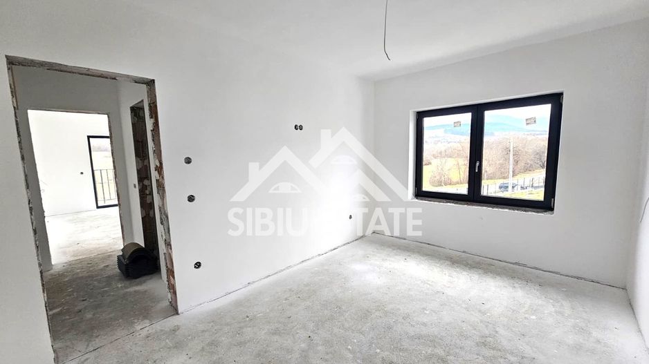 Casa Sibiu, Poplaca 4 camere, 3 bai, terasa si curte NOU - Poză 10