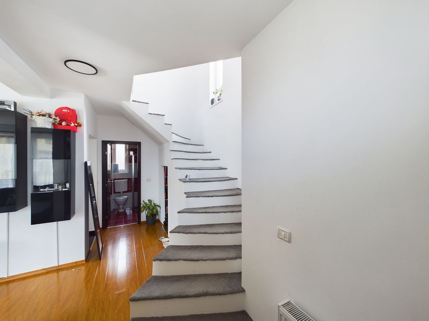 Casă la cheie în cartierul Westfield - Poză 9