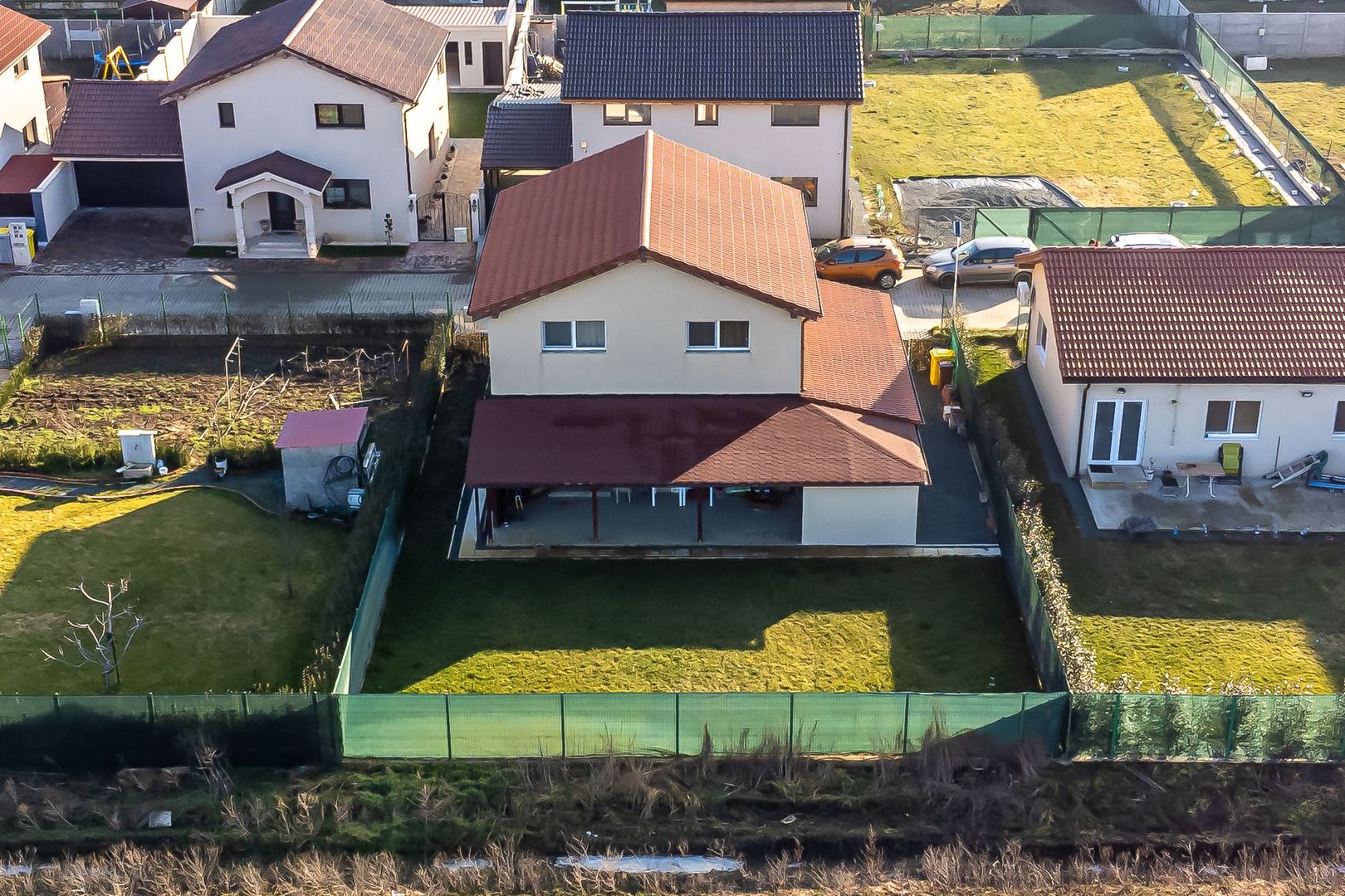 Casă cu mansardă, nouă, mobilată și utilată, în cartier Athena - Poză 13