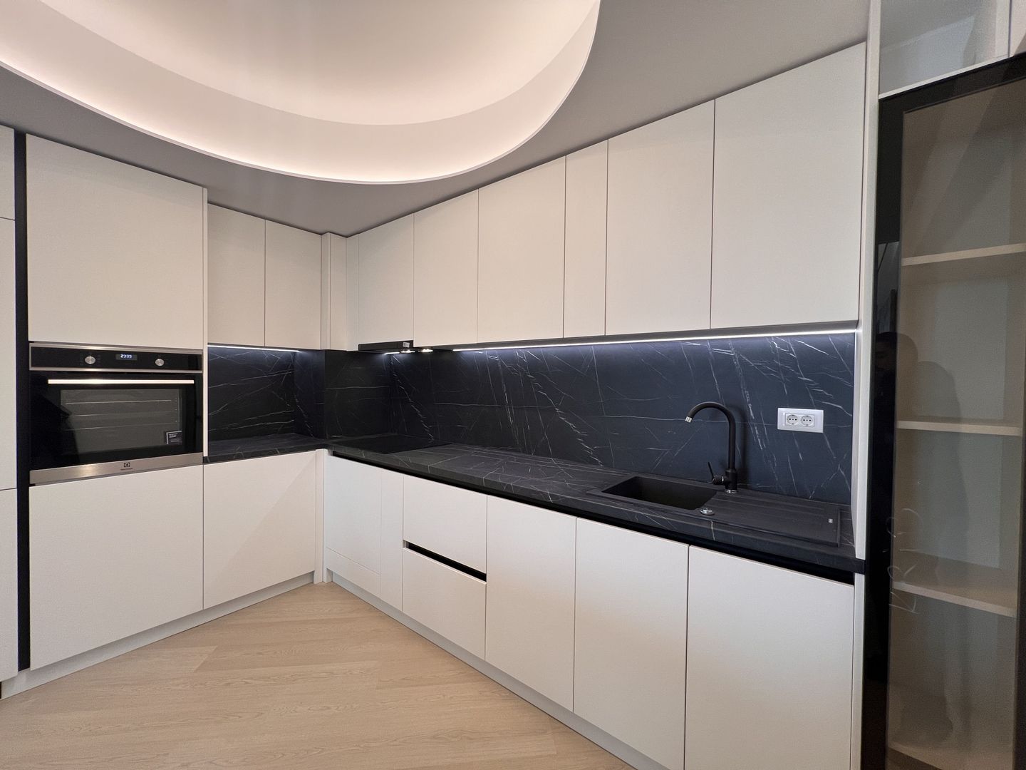 PRIMA INCHIRIERE | CORTINA PIPERA | PARCARE SUBTERANA | TERASA - Poză 6