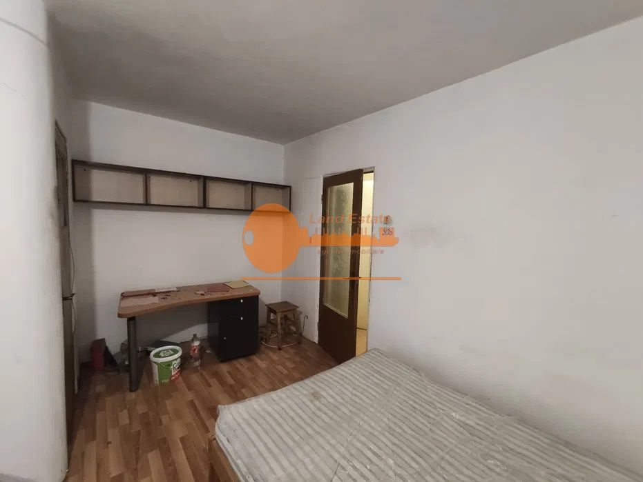 Garsoniera Gorjului-Bloc mixt(200 m metrou-1979) - Poză 5