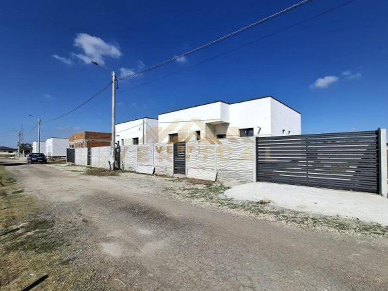 PROMOTIE!!! Casa de vanzare la 3 min de bld principal - Poză 11