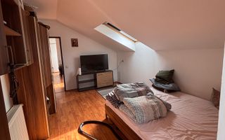 Apartament la mansardă, spațios și luminos. - Poză 3