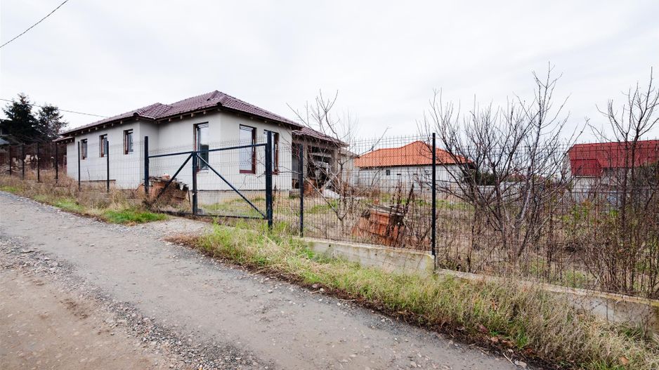 Casa Semi-Finisata Oncea - Poză 1