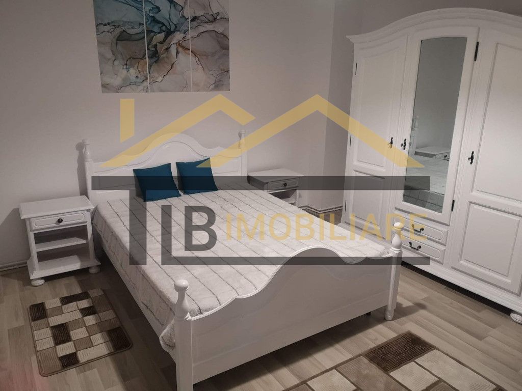 Apartament cu 3 camere, 84mp, Zona Central - Poză 2