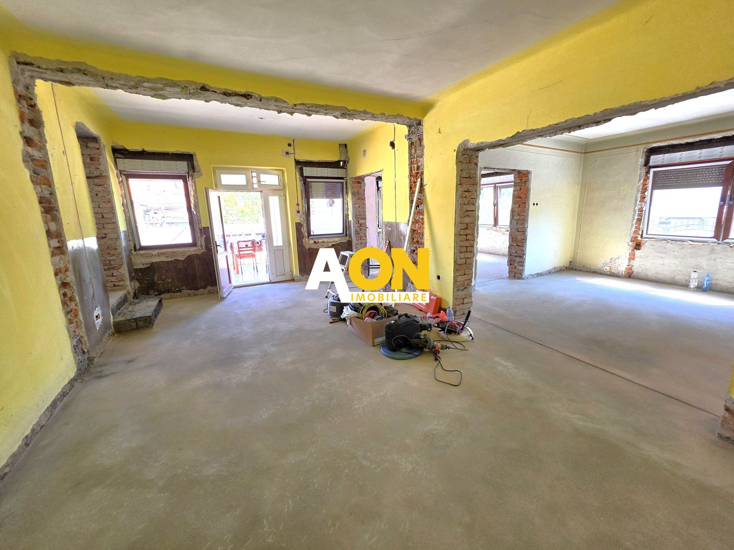 Casă semifinisată, 4 camere, 350 mp teren, la asfalt, zona Centru - Poză 4