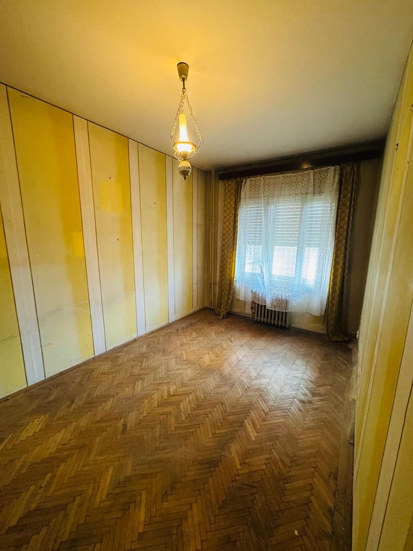 De vanzare Apartament 3 camere, Central, Piata Mica, et 3/4, Arad - Poză 3
