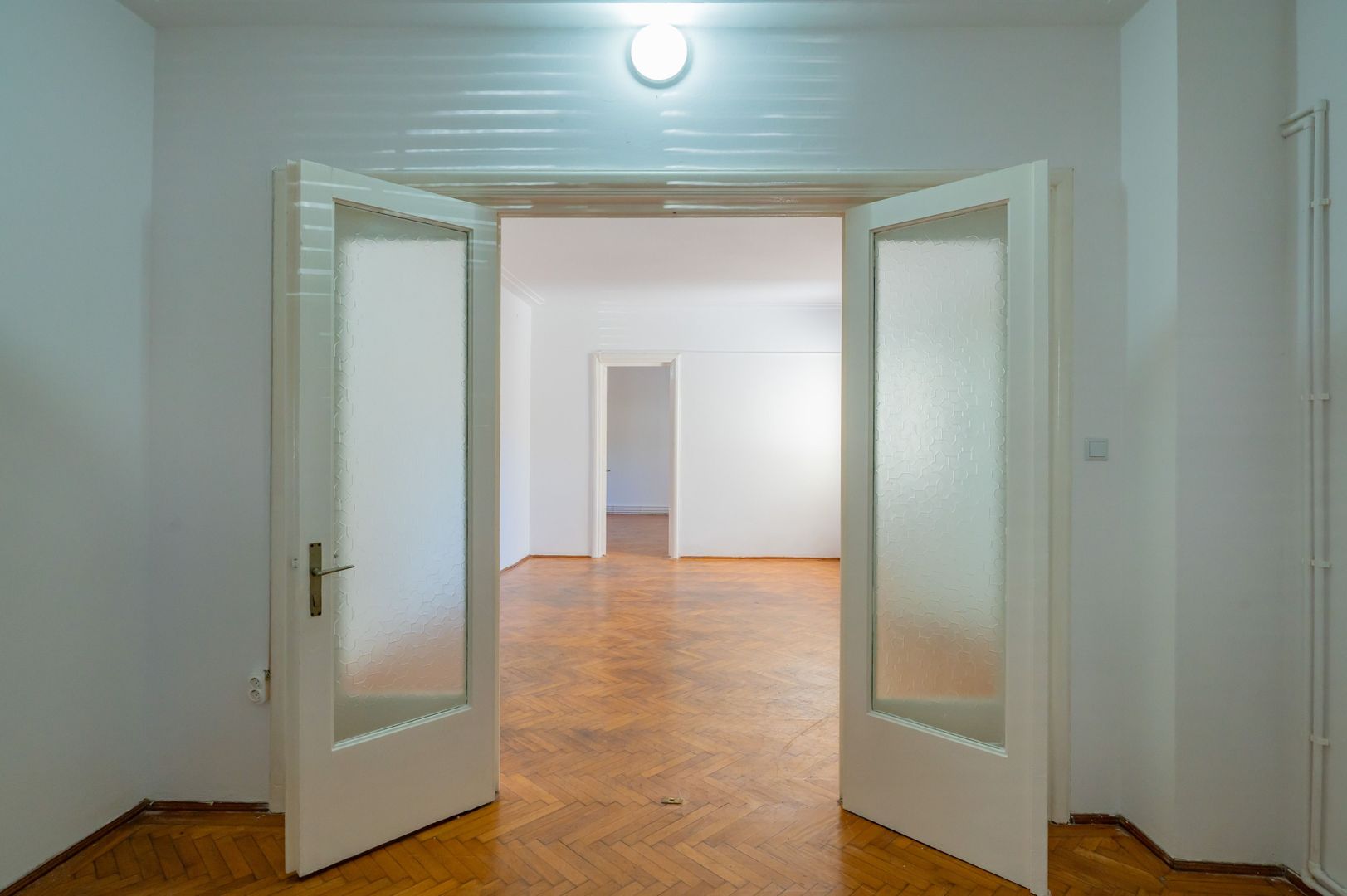Raritate | Casa Căsătoriilor | Apartament în vilă, curte, 2 garaje! - Poză 14