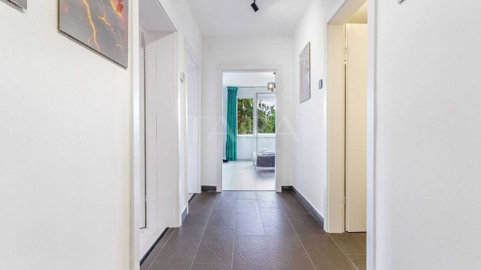Apartament spațios în Centru, 3 dormitoare, parcare, Parcul Central. - Poză 3