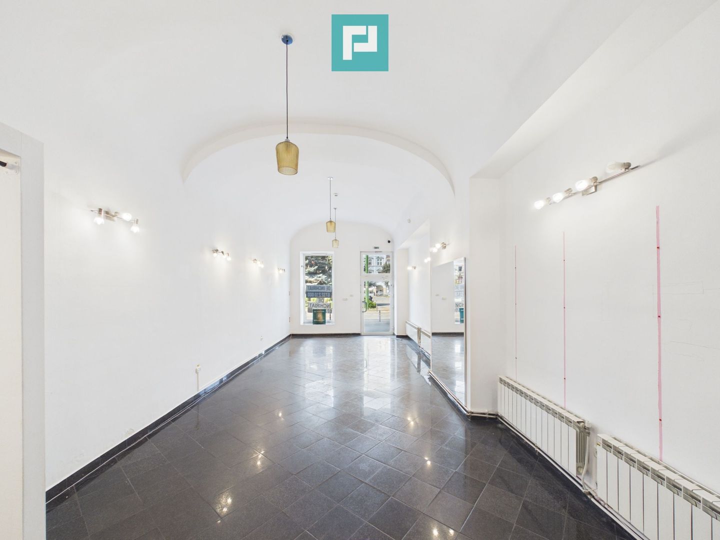 DE ÎNCHIRIAT | SPAȚIU COMERCIAL 60 MP ULTRACENTRAL - Poză 2