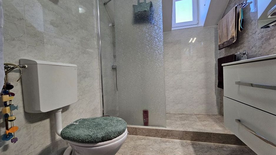 Vilă P +M în centrul orașului Otopeni, 7 + camere, anexe apartament - Poză 11