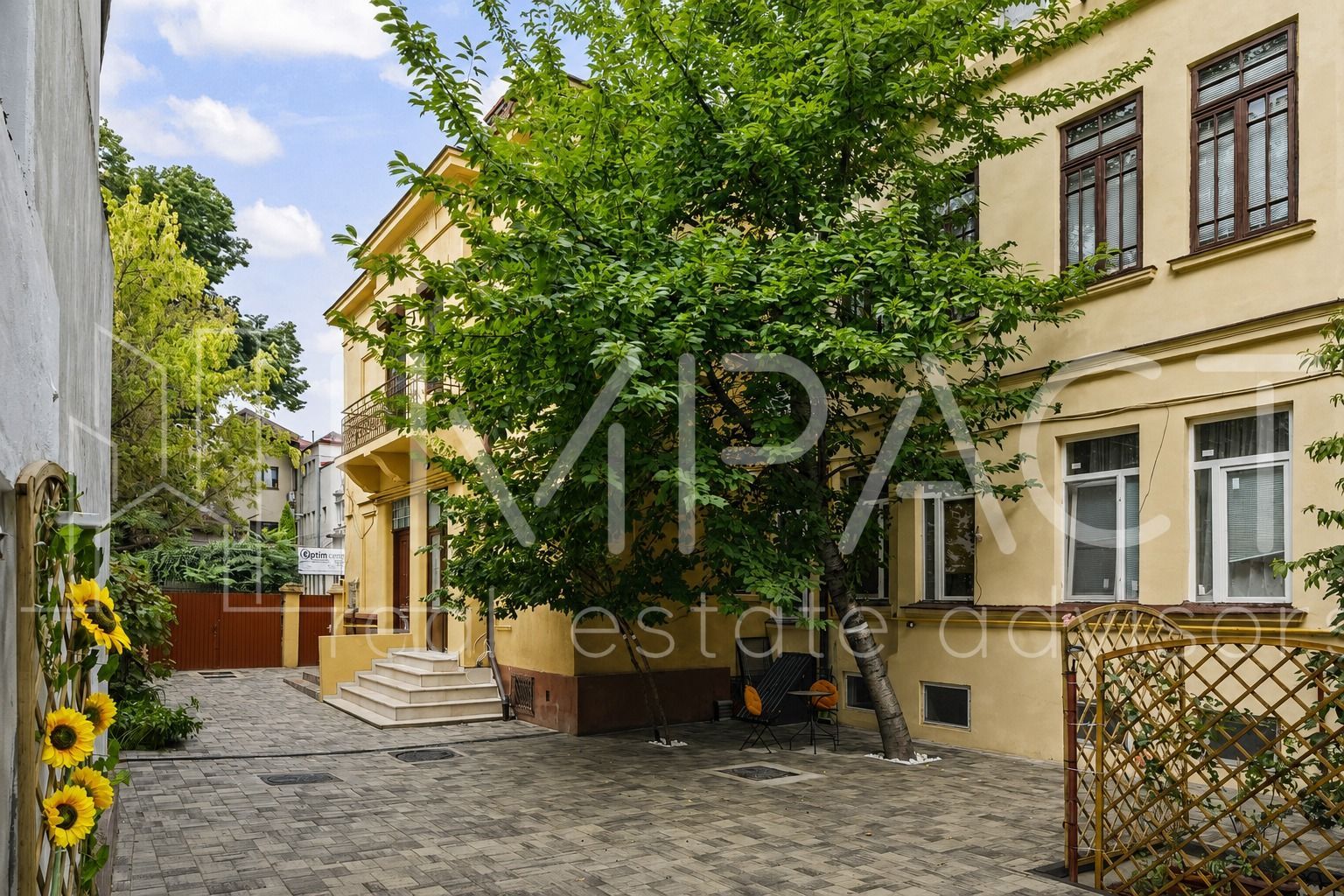 APARTAMENT DEOSEBIT CU 3 CAMERE IN VILA || CURTE - Poză 19