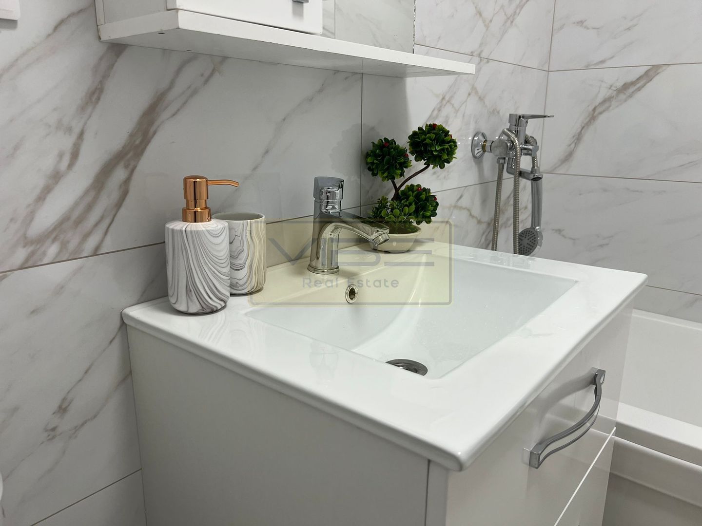 Apartament premium + parcare Bucium -  Mega Image - Poză 20