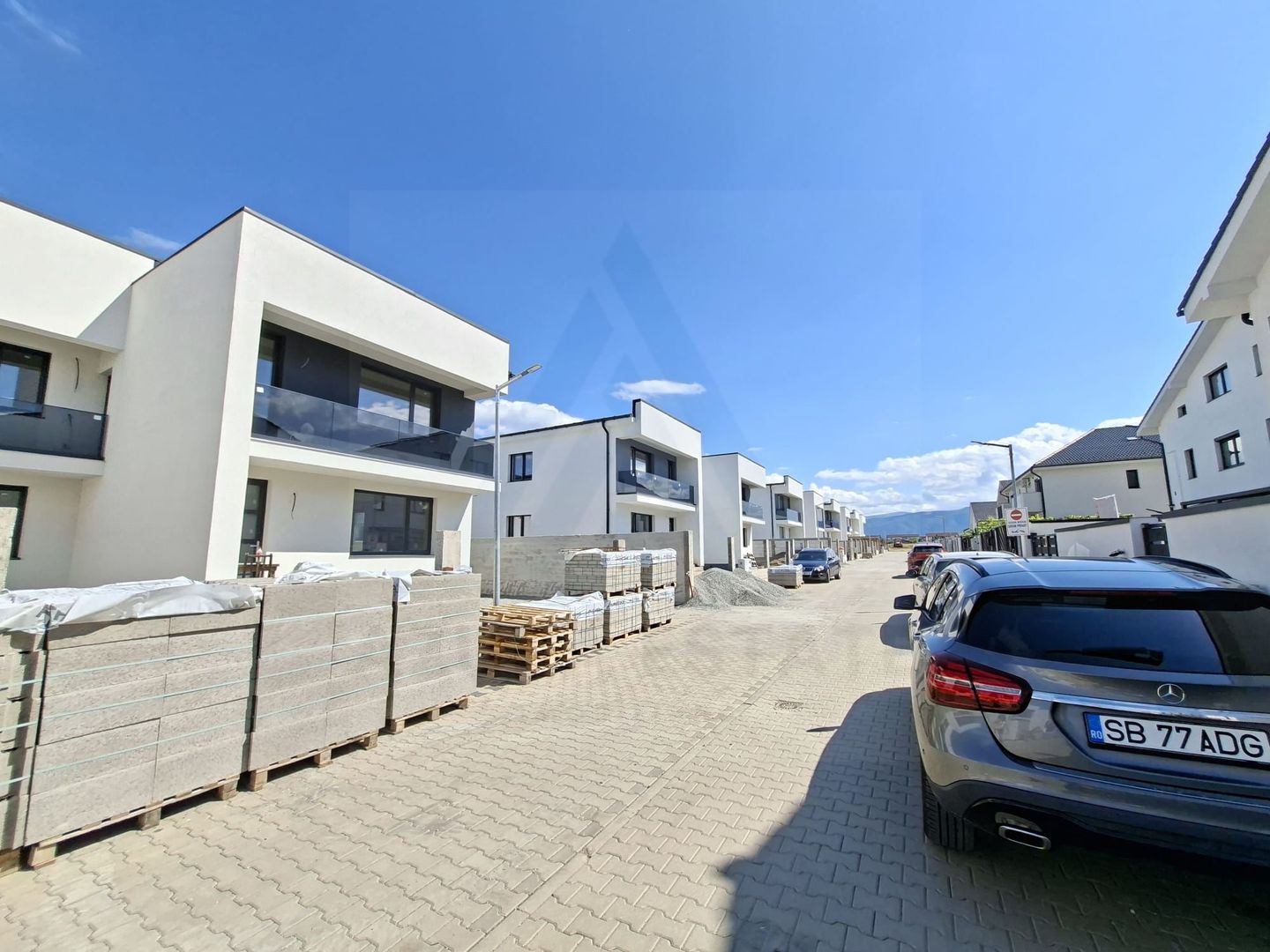 Casa moderna 4 camere 2 bai 2 balcoane si teren 140 mp in Arhitectilor - Poză 6