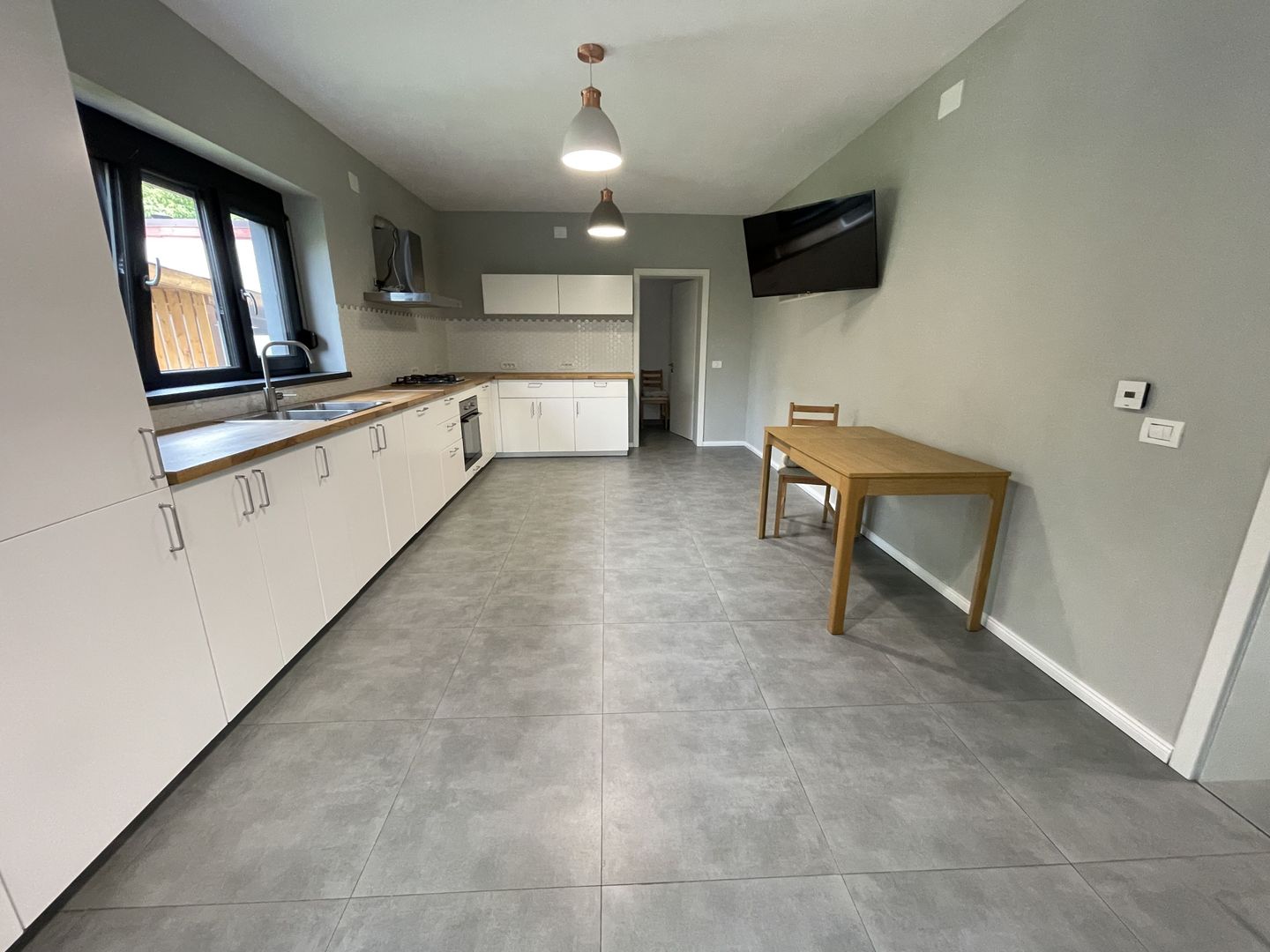 Casa spatioasa,amenajata in zona Lipovei - Poză 2