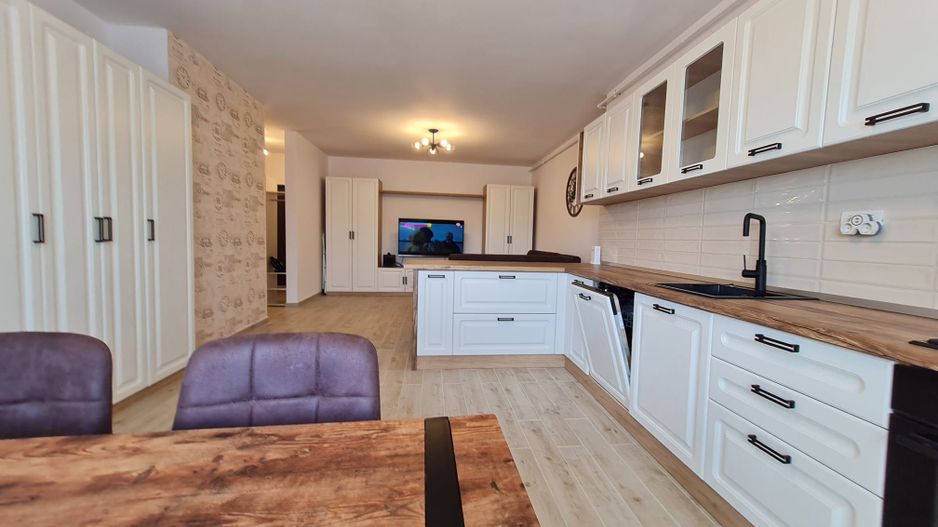 Lux la 5 minute de Iulius Town - Poză 3