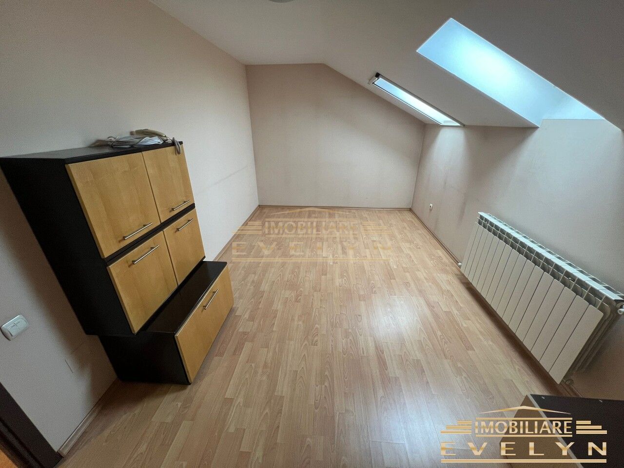 Apartament de vanzare pe doua nivele, zona Pietonalul Transilvaniei, pret 180000 euro - Poză 9